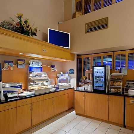 Holiday Inn Express Toronto East - Scarborough By Ihg エクステリア 写真