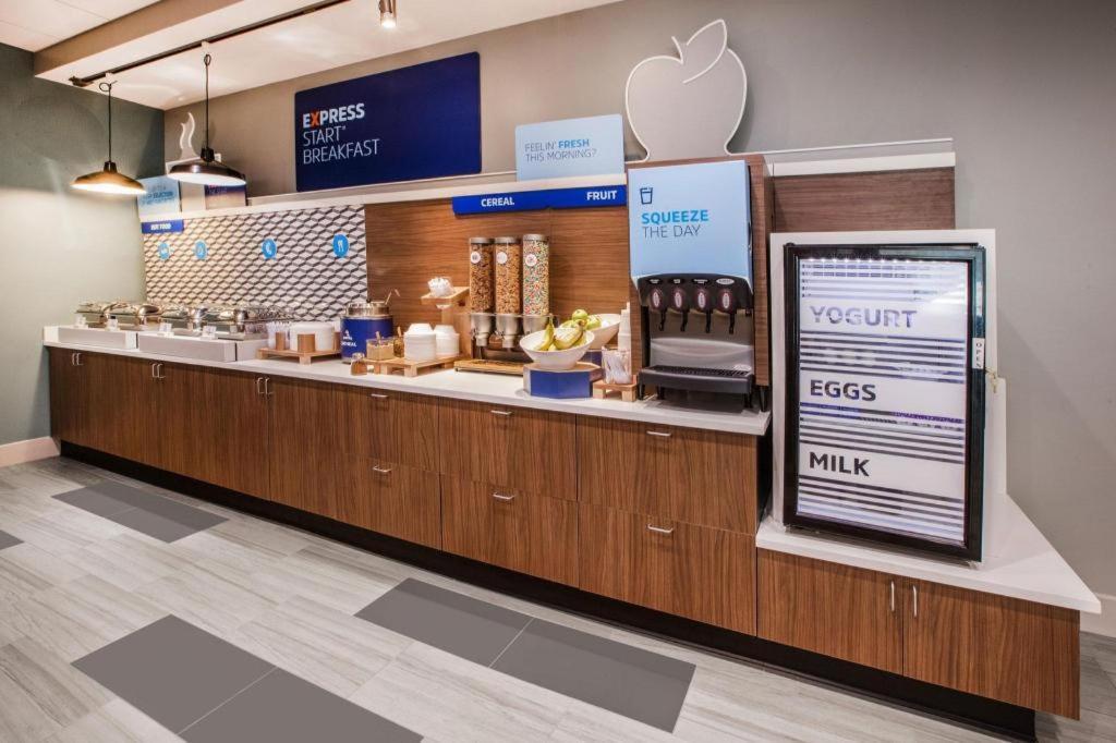 Holiday Inn Express Toronto East - Scarborough By Ihg エクステリア 写真