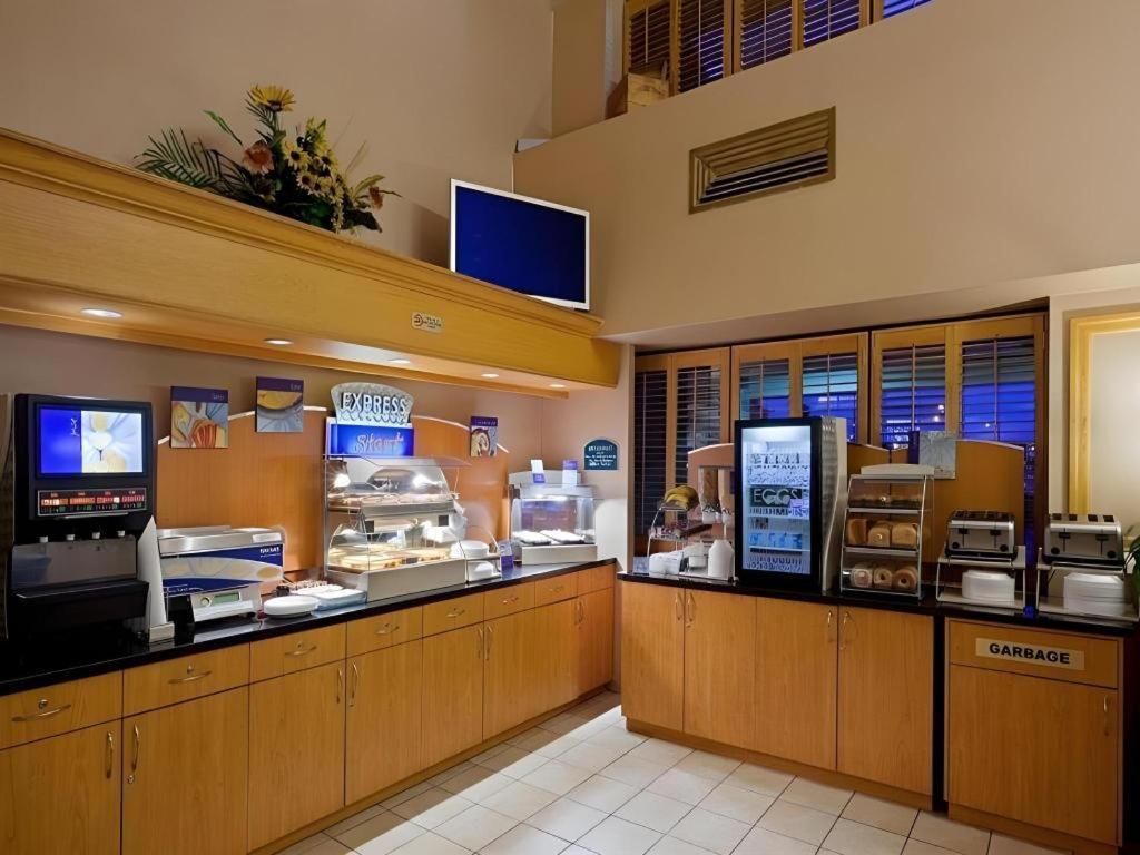 Holiday Inn Express Toronto East - Scarborough By Ihg エクステリア 写真