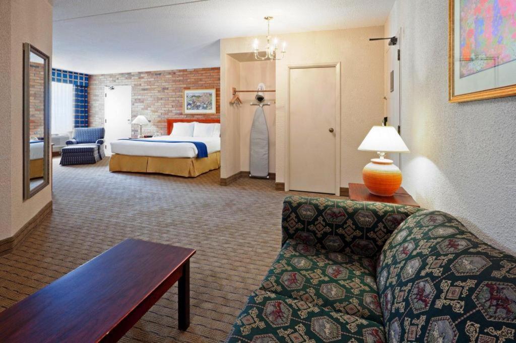 Holiday Inn Express Toronto East - Scarborough By Ihg エクステリア 写真