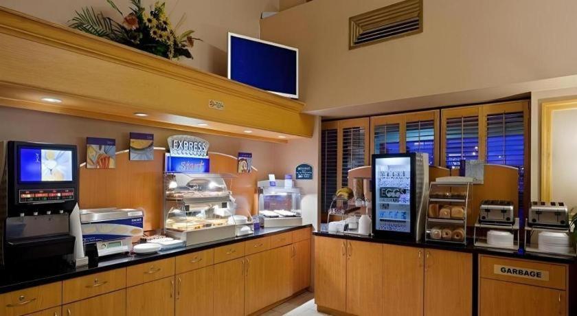 Holiday Inn Express Toronto East - Scarborough By Ihg エクステリア 写真